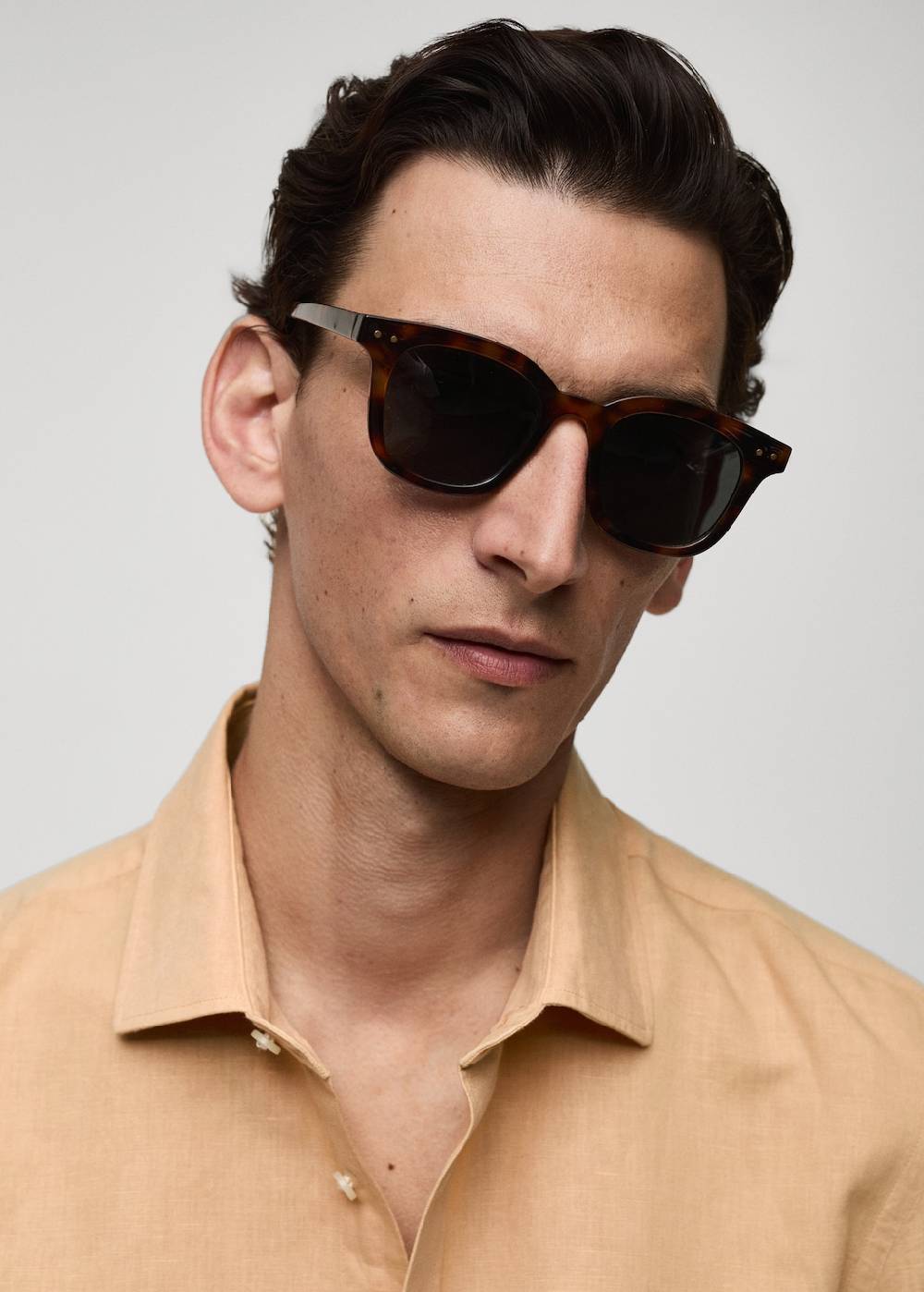 Mango Classic Fit-Leinenhemd Vierteljährliche Förderung