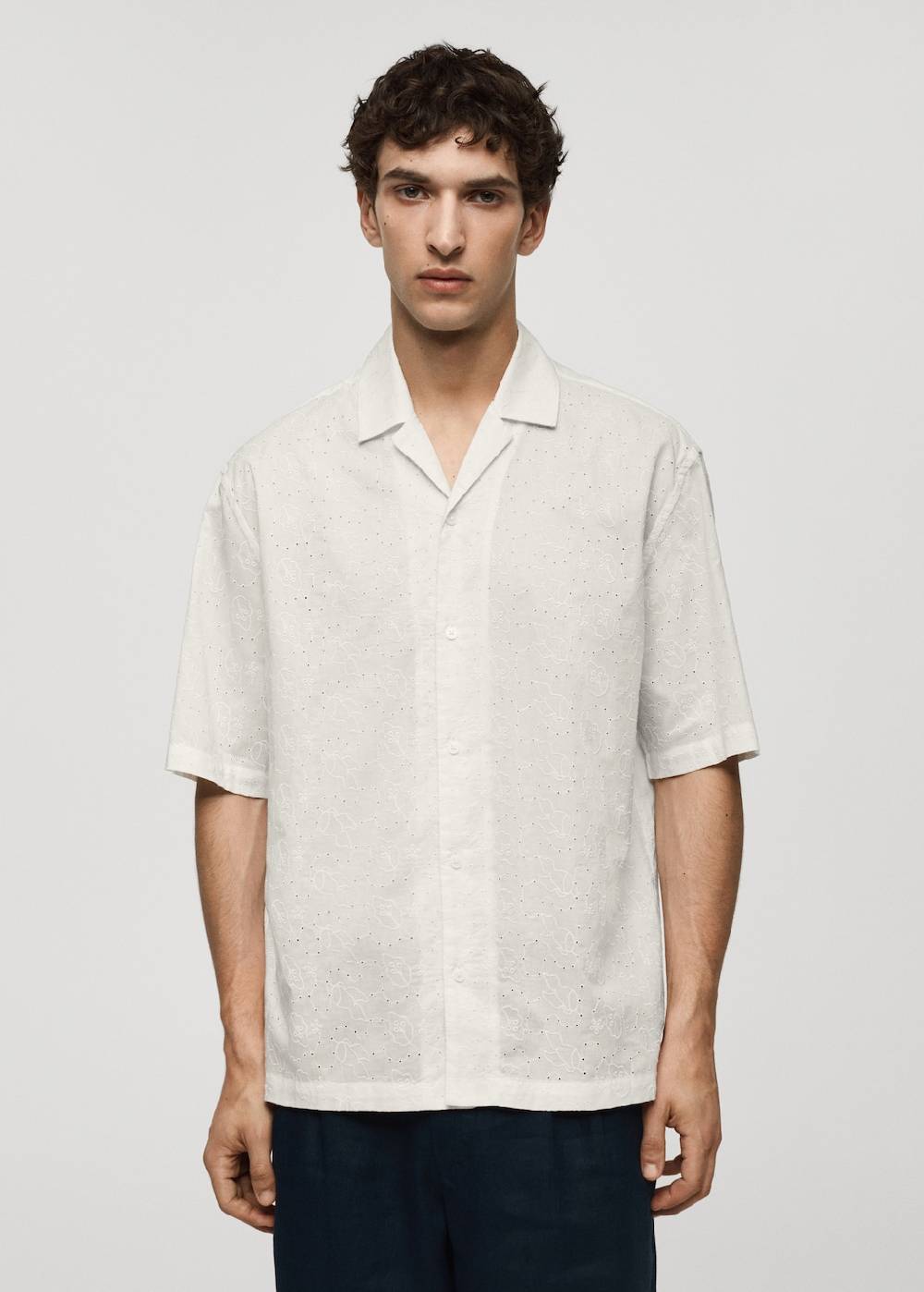 Mango Besticktes Relaxed-Fit-Hemd aus 100 % Baumwolle 2025