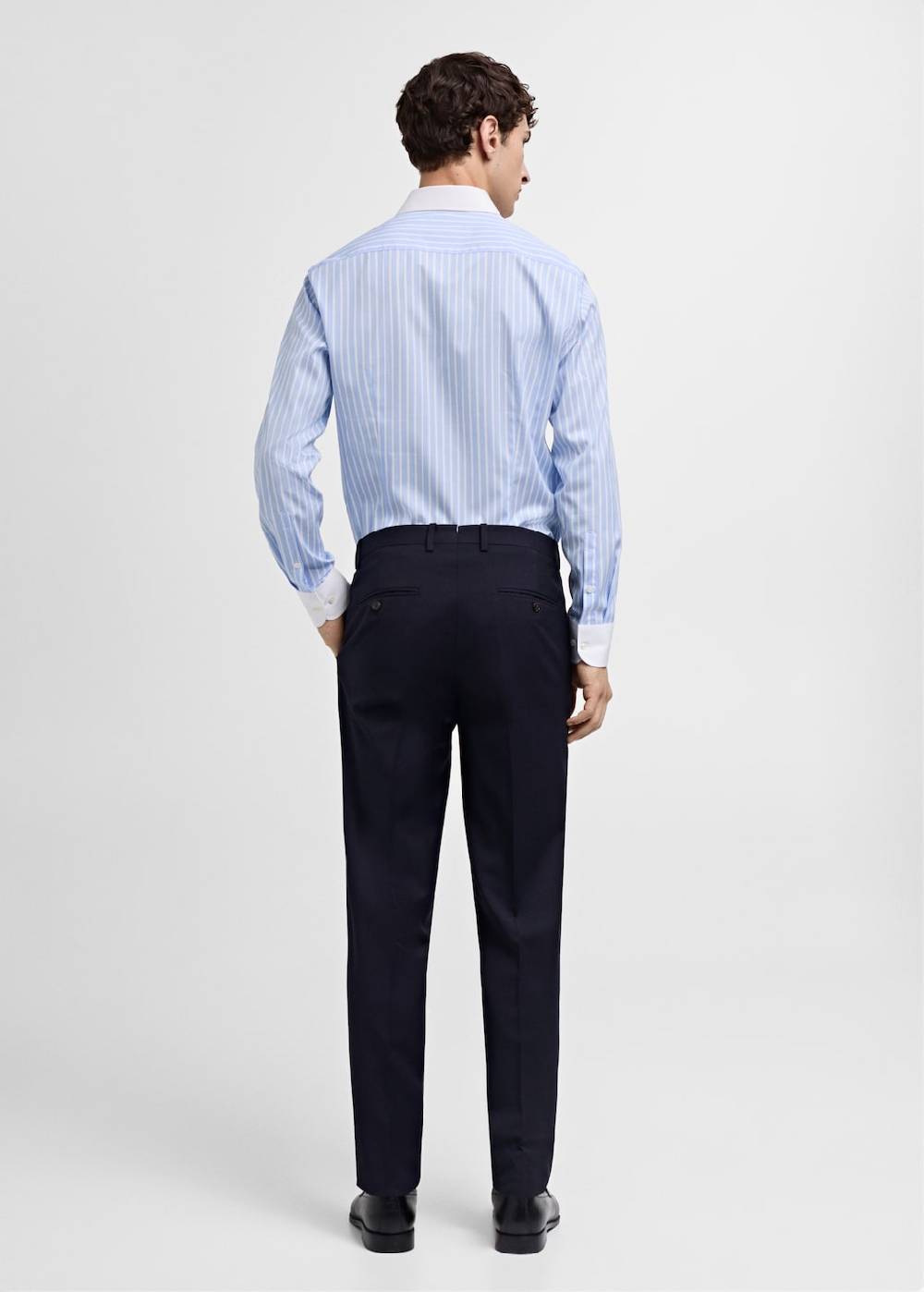 Mango Gestreiftes Slim-Fit-Anzughemd Top Angebot