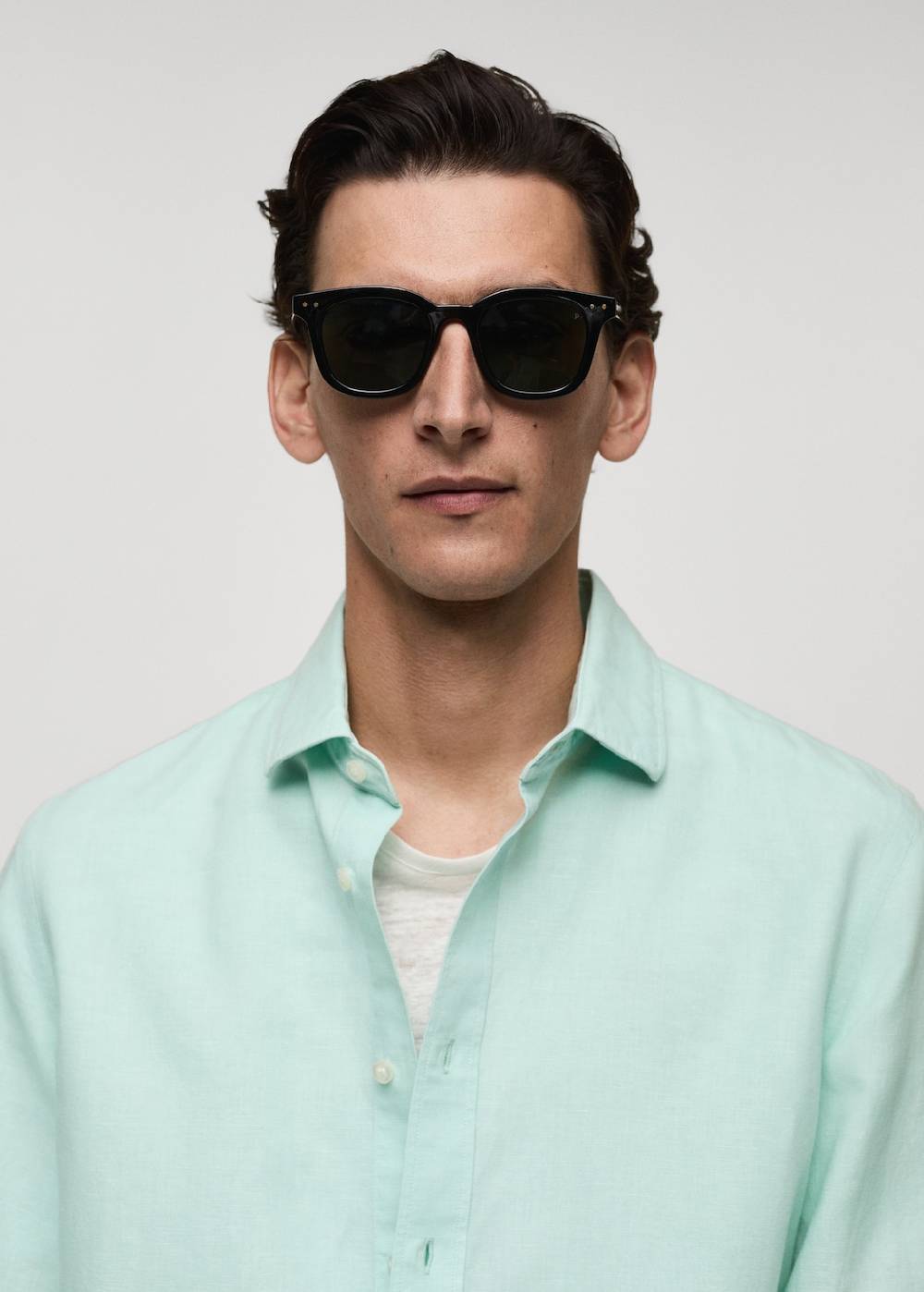 Mango Classic Fit-Leinenhemd Vierteljährliche Förderung
