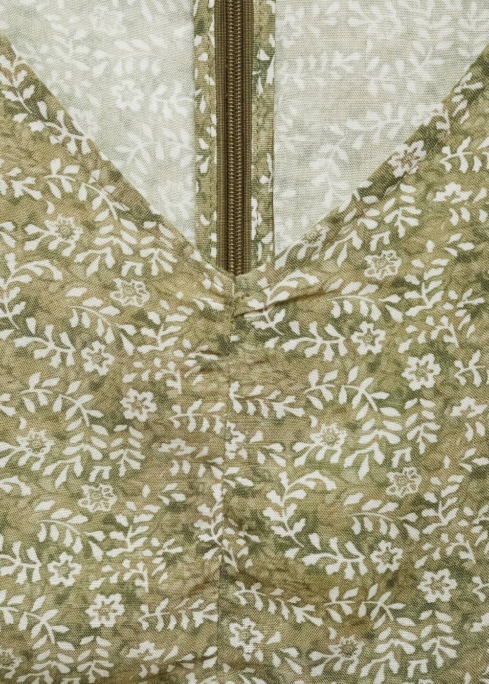 Mango Florales Kleid mit Rüschen Letzter Tag