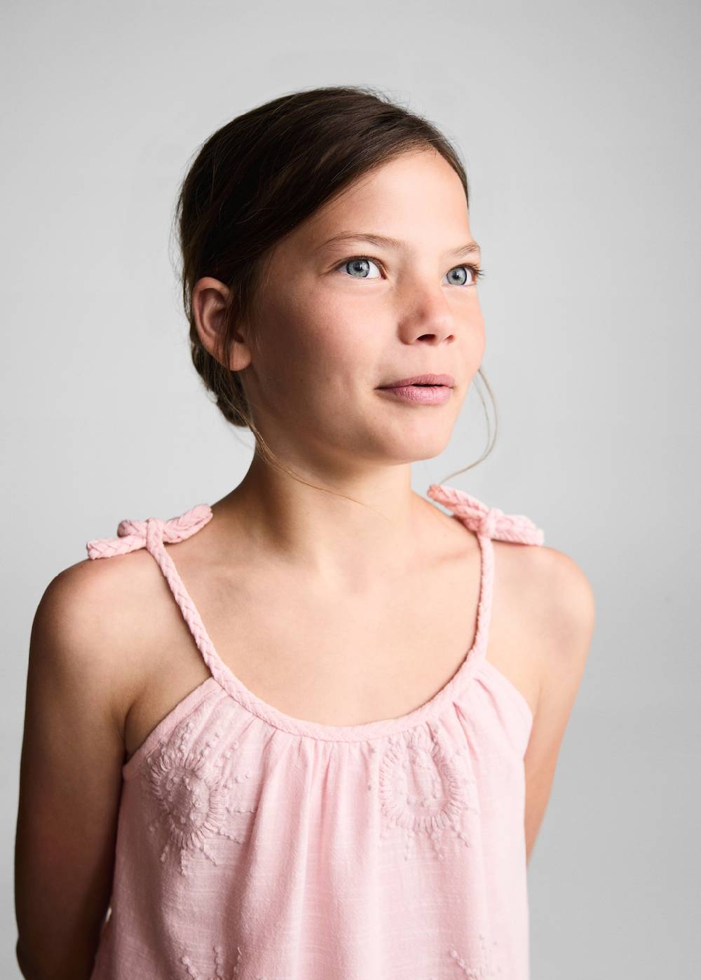 Mango Kleid mit gestickten Details Exklusive Angebote