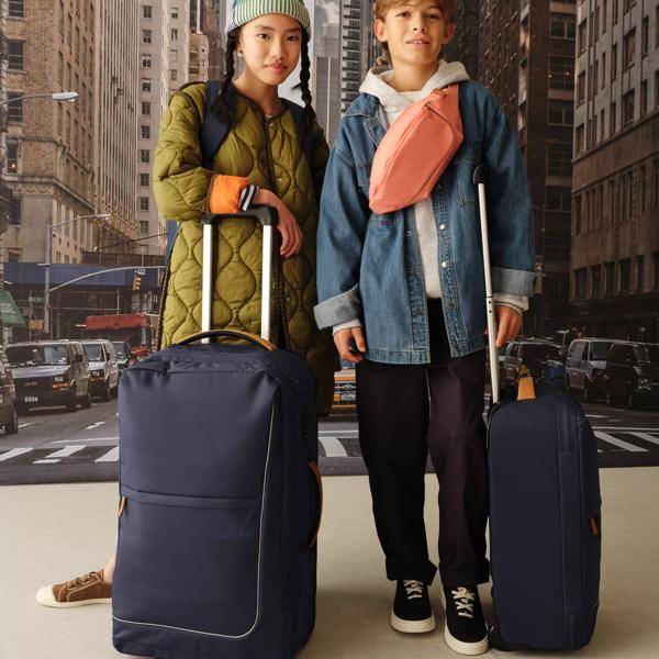 Satch Pure Navy Begrenzt auf 3 Tage