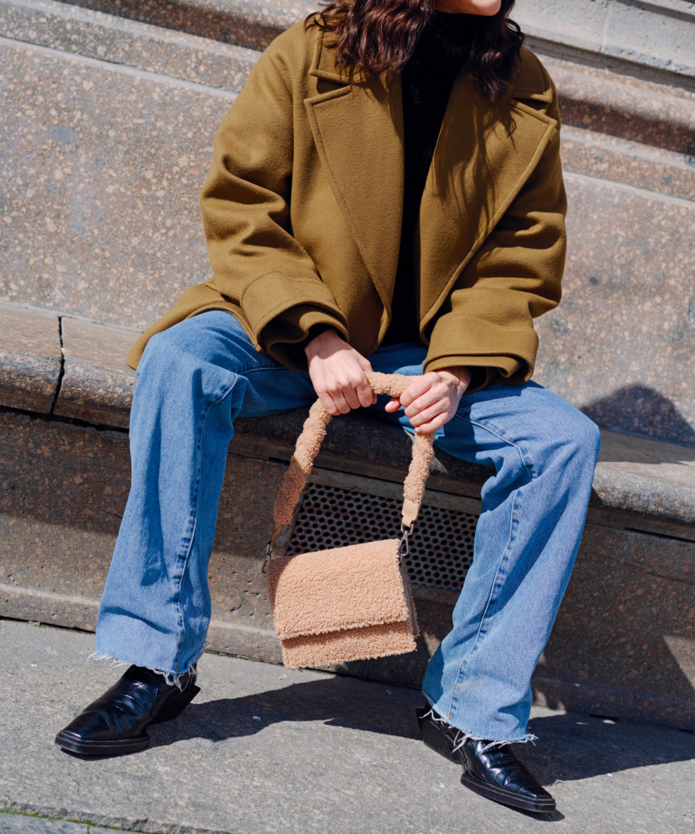 Seidenfelt Hellvi Crossbag with Teddy-Chain Günstiger Verkauf
